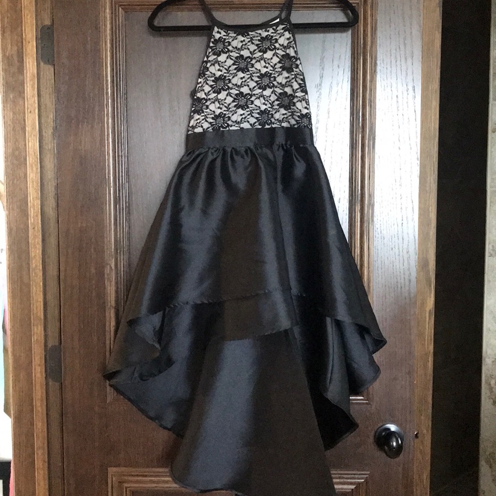 Girls formal dress size 8.